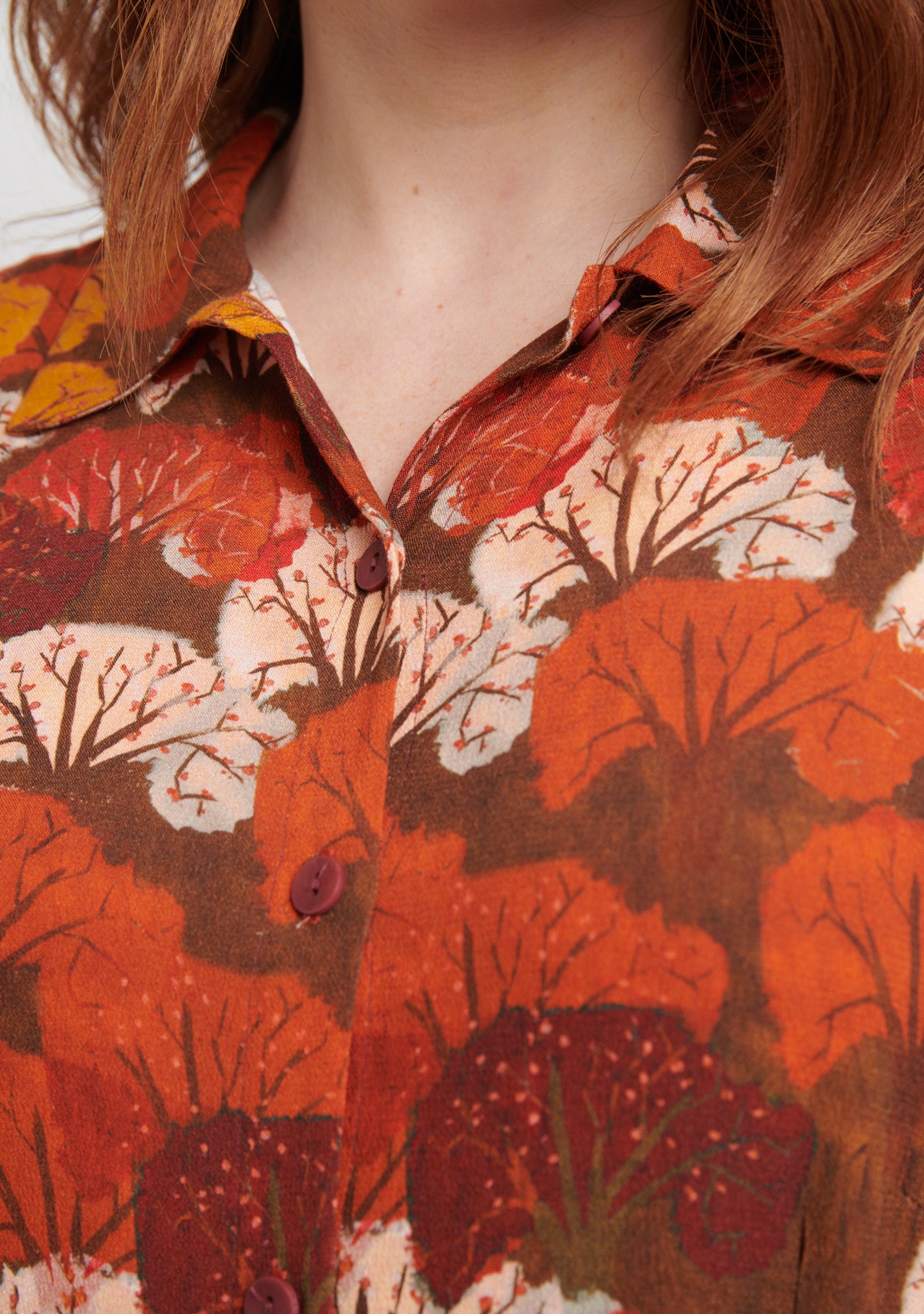 CHEMISE CINTRÉE MOTIF ARBRE